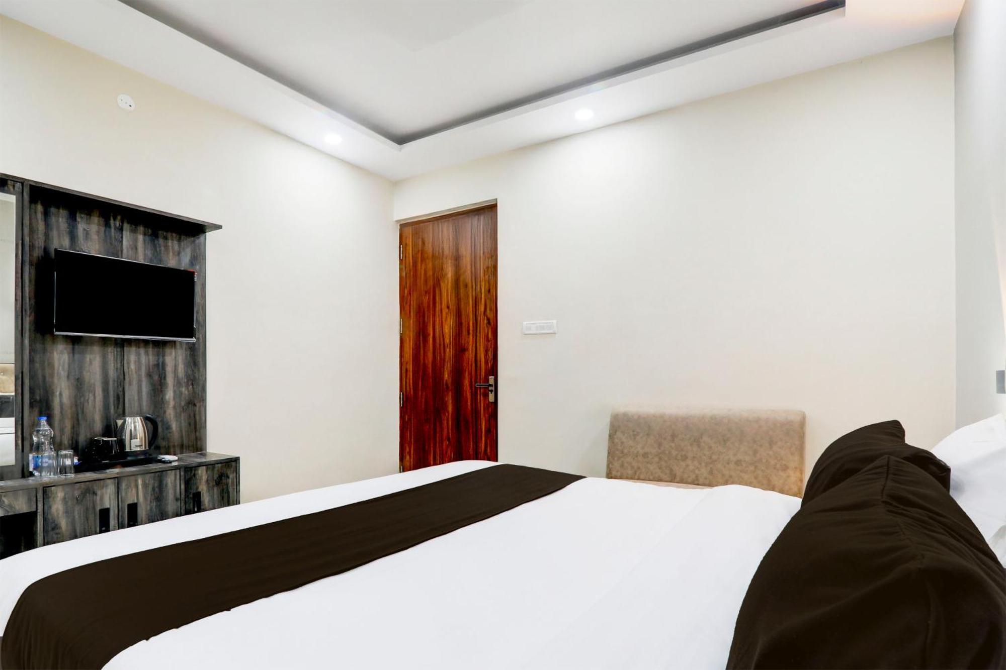 Super Townhouse Gls International Hotell Lucknow Eksteriør bilde